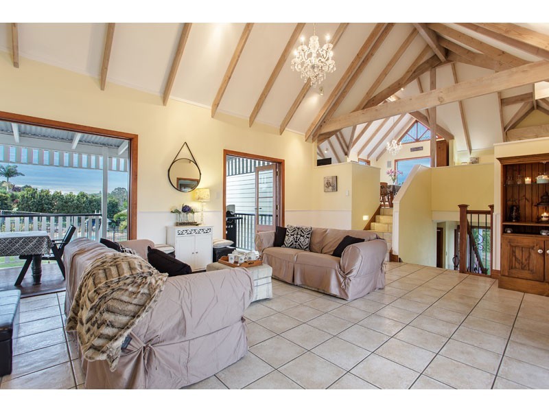 14 River Oaks Drive, Eatons Hill QLD 4037