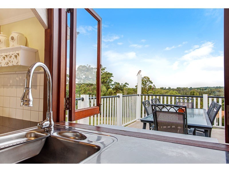 14 River Oaks Drive, Eatons Hill QLD 4037