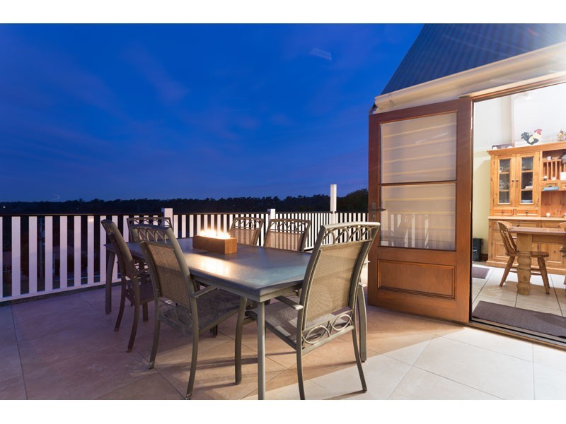 14 River Oaks Drive, Eatons Hill QLD 4037