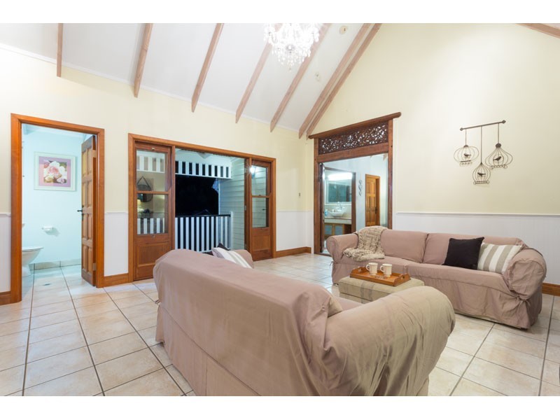 14 River Oaks Drive, Eatons Hill QLD 4037