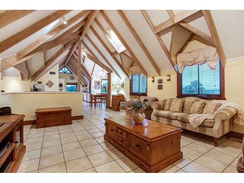 14 River Oaks Drive, Eatons Hill QLD 4037