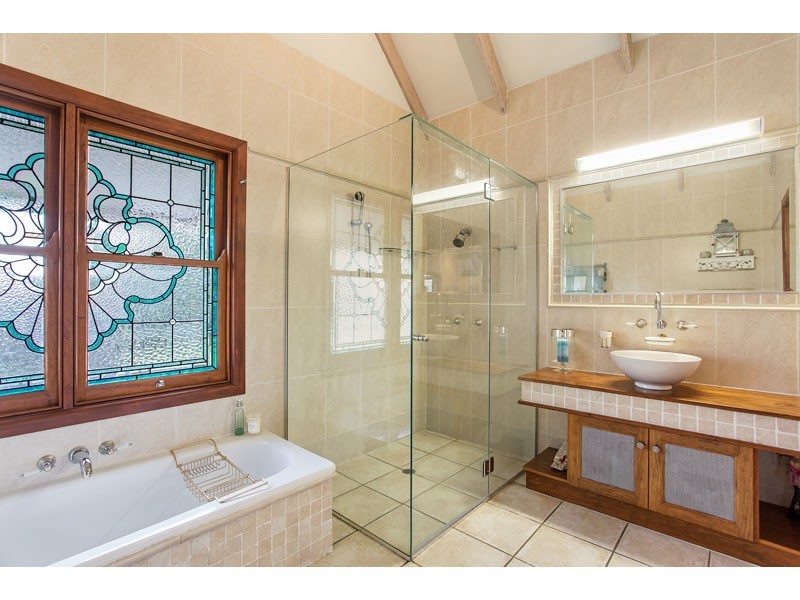 14 River Oaks Drive, Eatons Hill QLD 4037