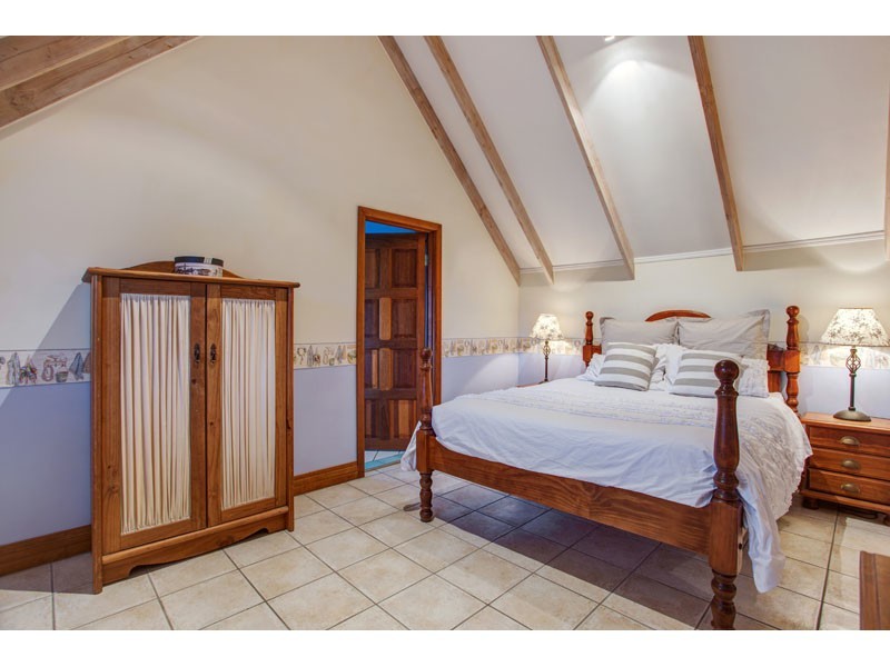 14 River Oaks Drive, Eatons Hill QLD 4037