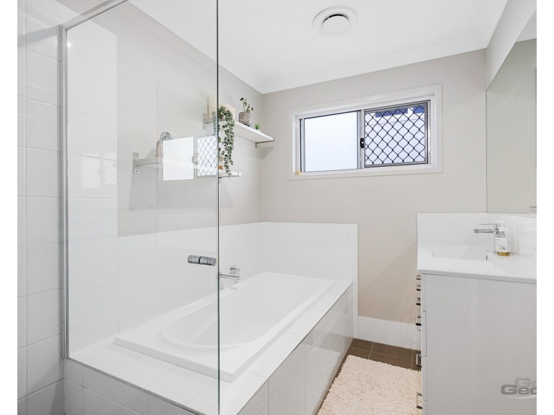 2/33 Lacey Road, Carseldine QLD 4034