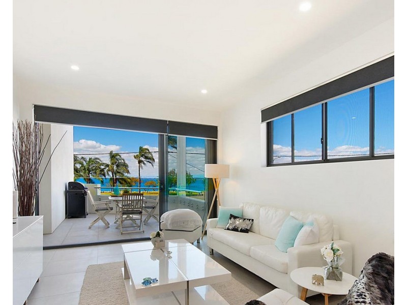 4/214 Hornibrook Esplanade, Woody Point QLD 4019