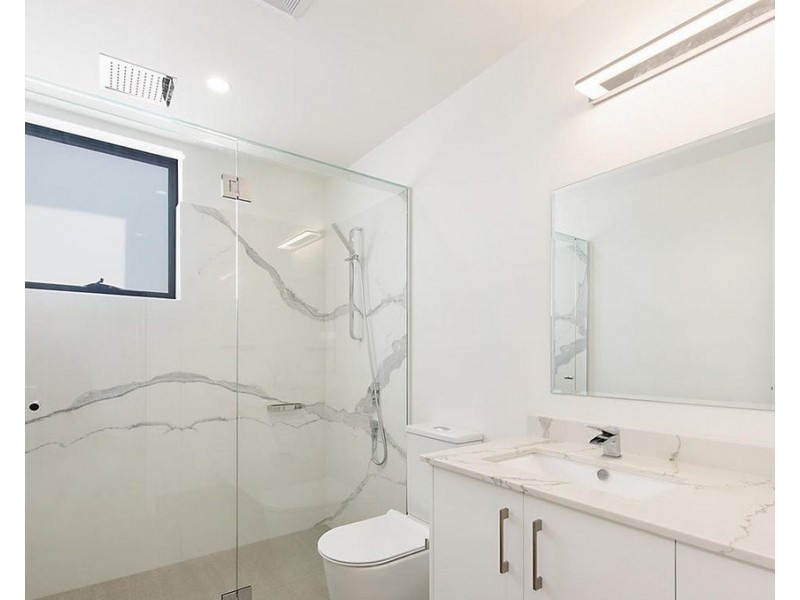 4/214 Hornibrook Esplanade, Woody Point QLD 4019