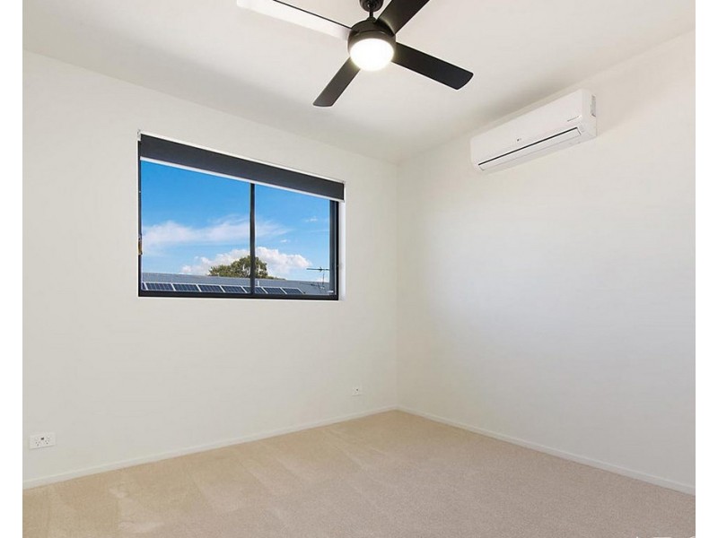 4/214 Hornibrook Esplanade, Woody Point QLD 4019