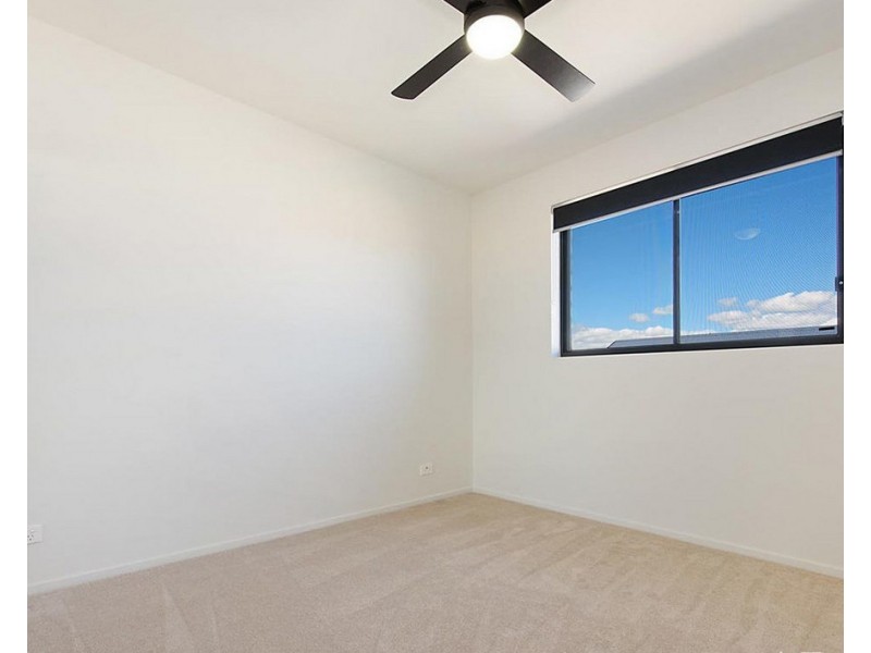 4/214 Hornibrook Esplanade, Woody Point QLD 4019