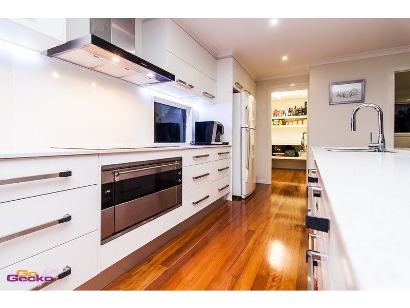 28 O’Quinn Street, Nudgee Beach QLD 4014