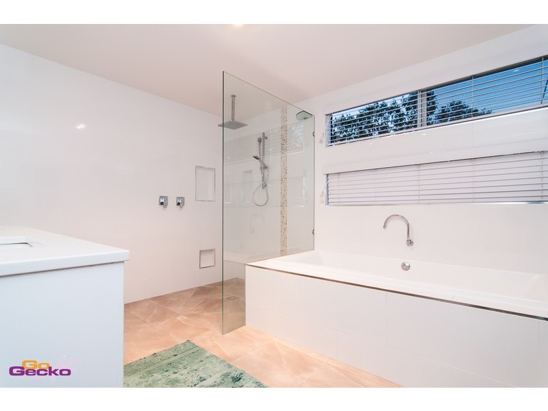 28 O’Quinn Street, Nudgee Beach QLD 4014