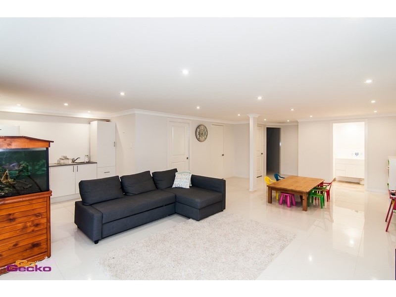 28 O’Quinn Street, Nudgee Beach QLD 4014