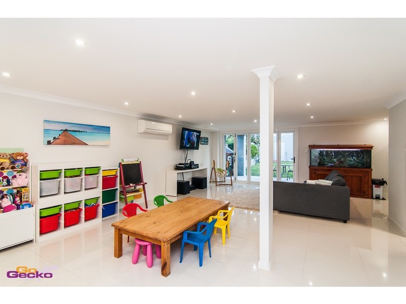 28 O’Quinn Street, Nudgee Beach QLD 4014