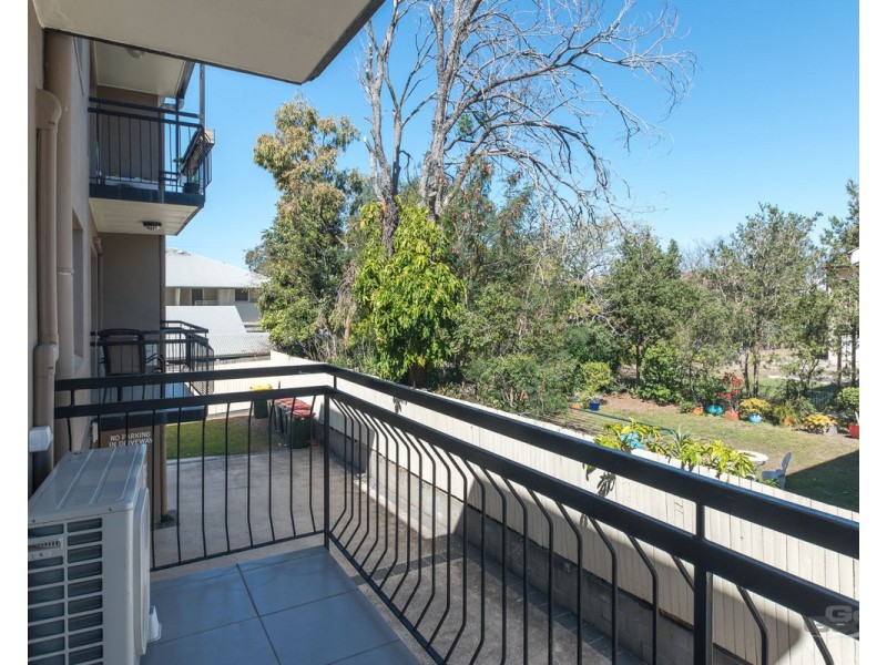 2/27 Hall Street, Northgate QLD 4013