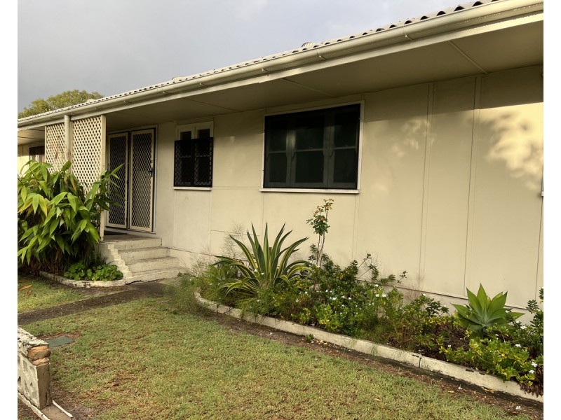 2/877 Beachmere Road, Beachmere QLD 4510