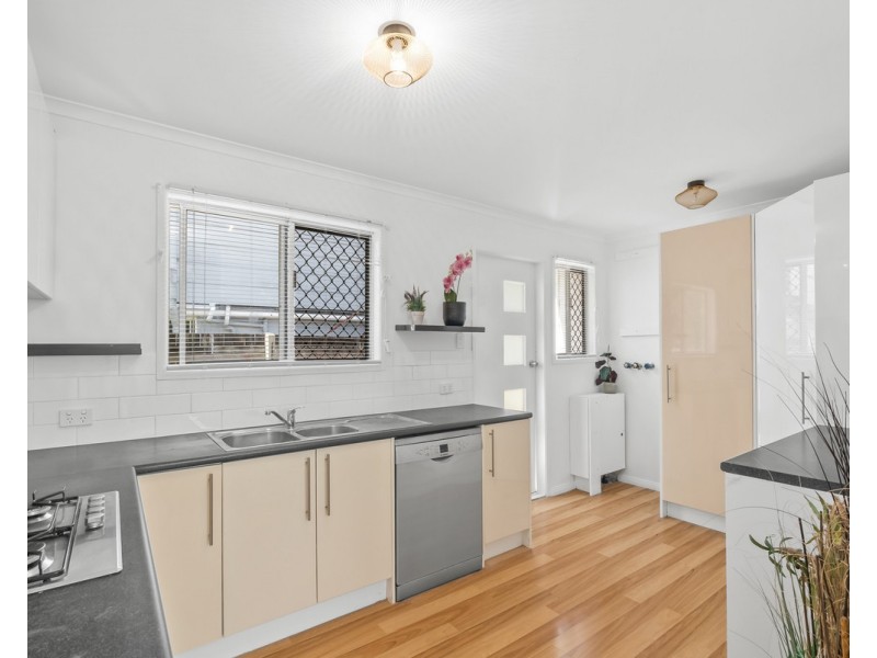 35 Sportsground Street, Redcliffe QLD 4020