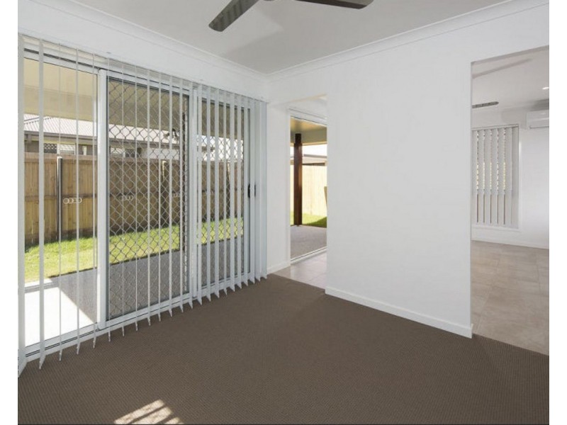 8 Apple Circuit, Griffin QLD 4503