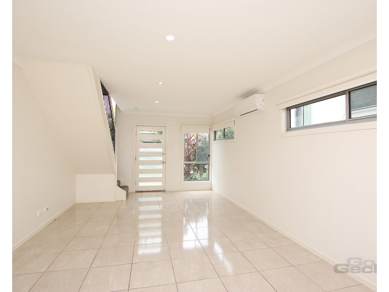 3/4 Petrie Street, Petrie QLD 4502