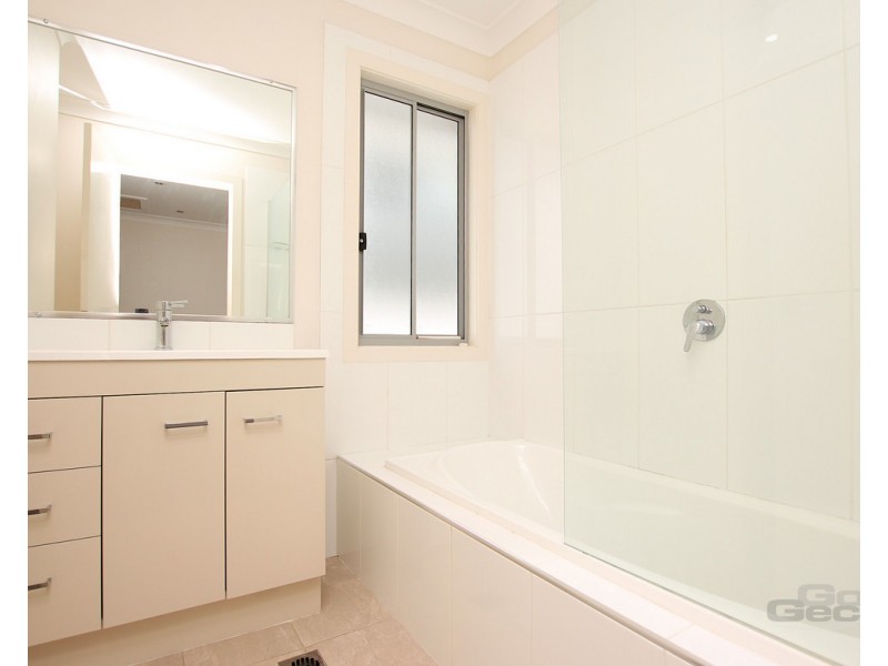 3/4 Petrie Street, Petrie QLD 4502