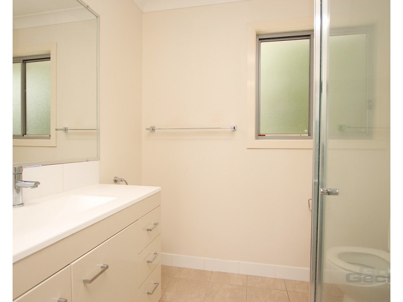 3/4 Petrie Street, Petrie QLD 4502