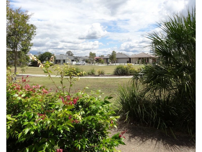 19 Daintree Park Way, Fitzgibbon QLD 4018