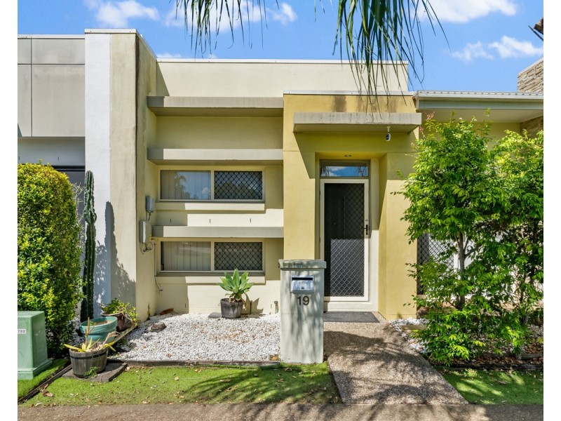 19 Daintree Park Way, Fitzgibbon QLD 4018