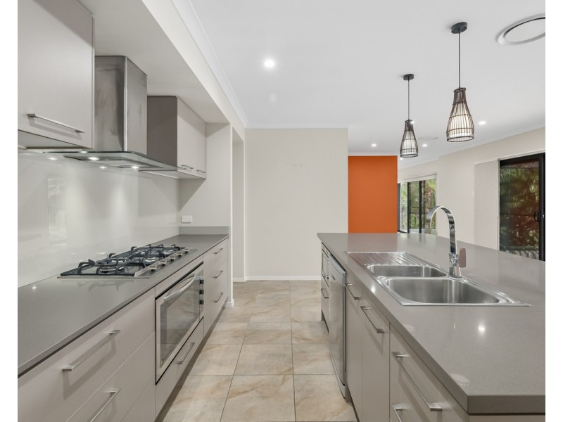 52 Ravensbourne Crescent, North Lakes QLD 4509