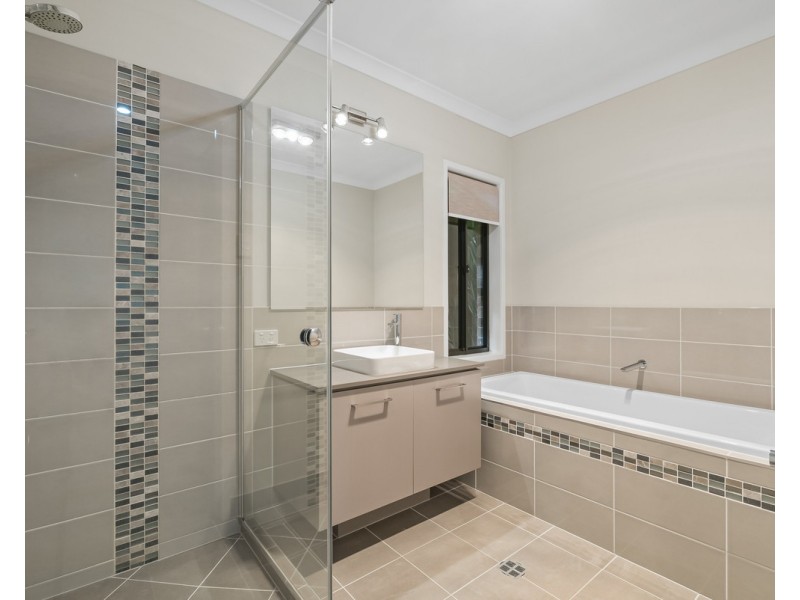 52 Ravensbourne Crescent, North Lakes QLD 4509