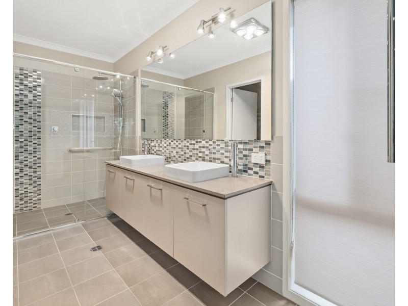 52 Ravensbourne Crescent, North Lakes QLD 4509