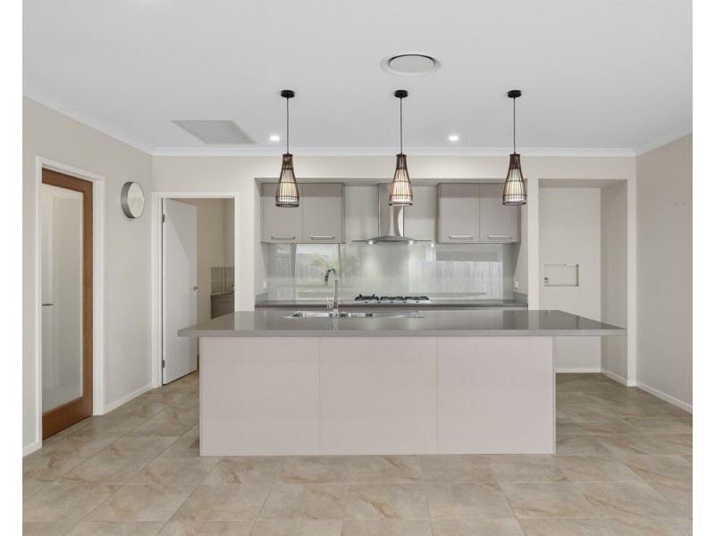 52 Ravensbourne Crescent, North Lakes QLD 4509