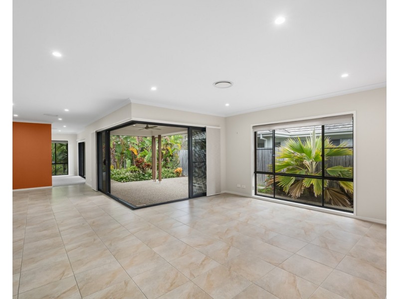 52 Ravensbourne Crescent, North Lakes QLD 4509