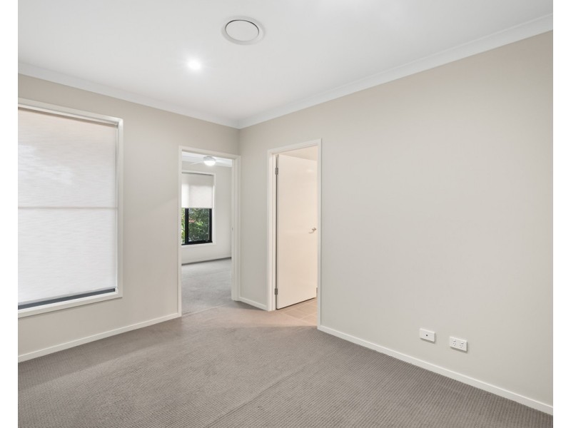 52 Ravensbourne Crescent, North Lakes QLD 4509