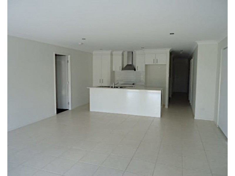 1/6 Essencia Avenue, Dakabin QLD 4503