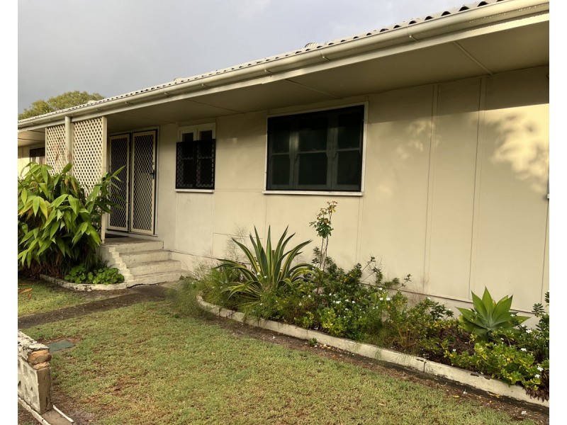 2/877 Beachmere Road, Beachmere QLD 4510