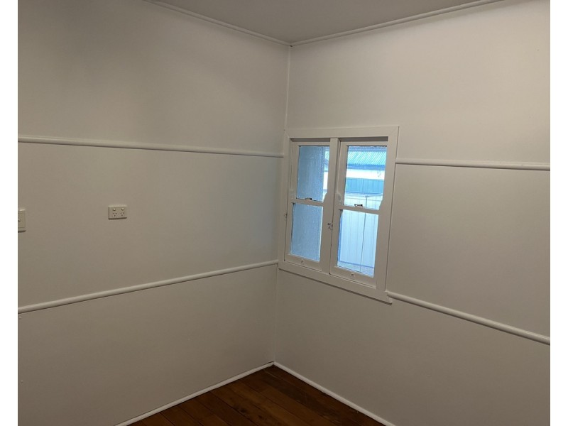 2/877 Beachmere Road, Beachmere QLD 4510