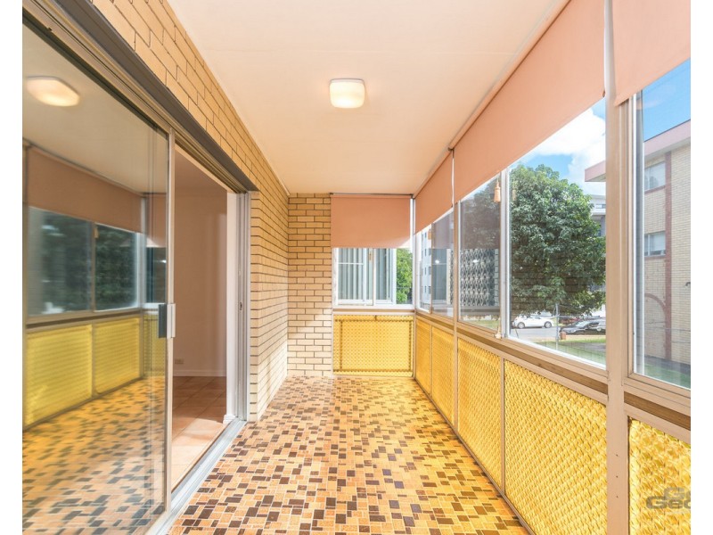 2/10 Kreutzer Street, Nundah QLD 4012