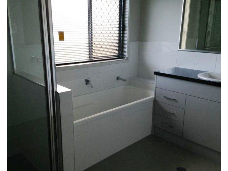 40 Ravensbourne Crescent, North Lakes QLD 4509