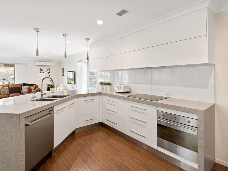 3 Myrtle Place, Albany Creek QLD 4035