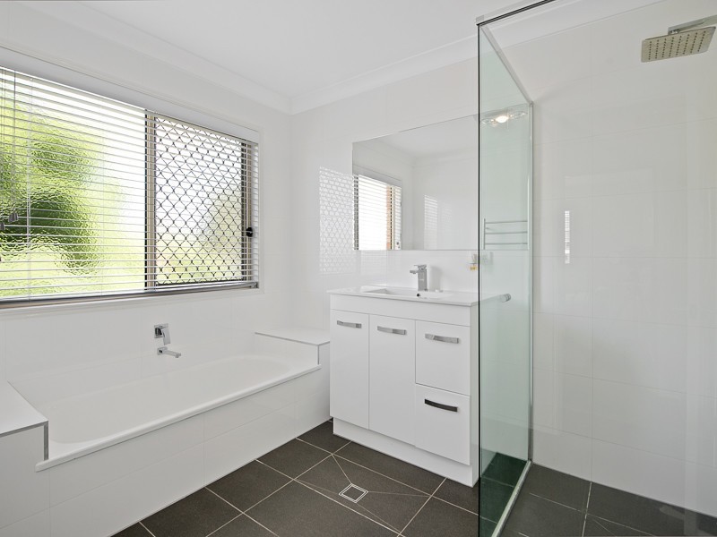 3 Myrtle Place, Albany Creek QLD 4035