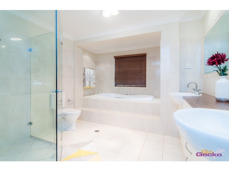 20 Riversleigh Crescent, Eatons Hill QLD 4037