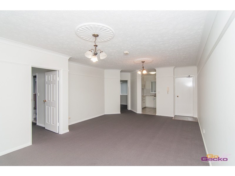 2/10 Surrey Street, Nundah QLD 4012