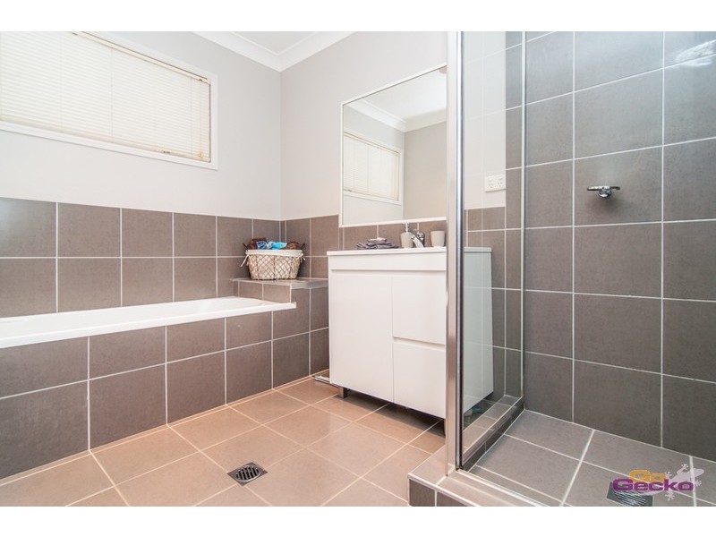 16 Viscount Street, Bray Park QLD 4500