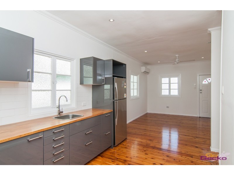 4 Sarah Street, Deagon QLD 4017