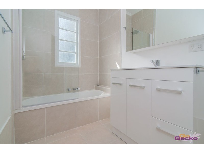 4 Sarah Street, Deagon QLD 4017