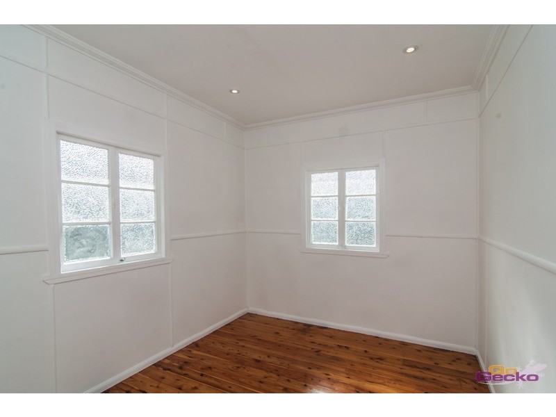 4 Sarah Street, Deagon QLD 4017