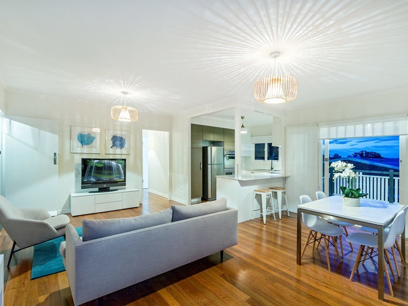 18 Kingaroy Street, Stafford Heights QLD 4053