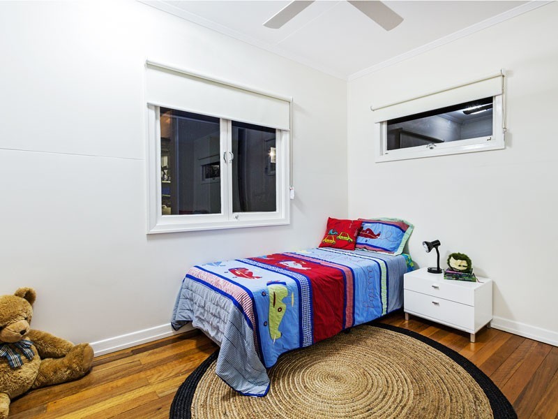 18 Kingaroy Street, Stafford Heights QLD 4053