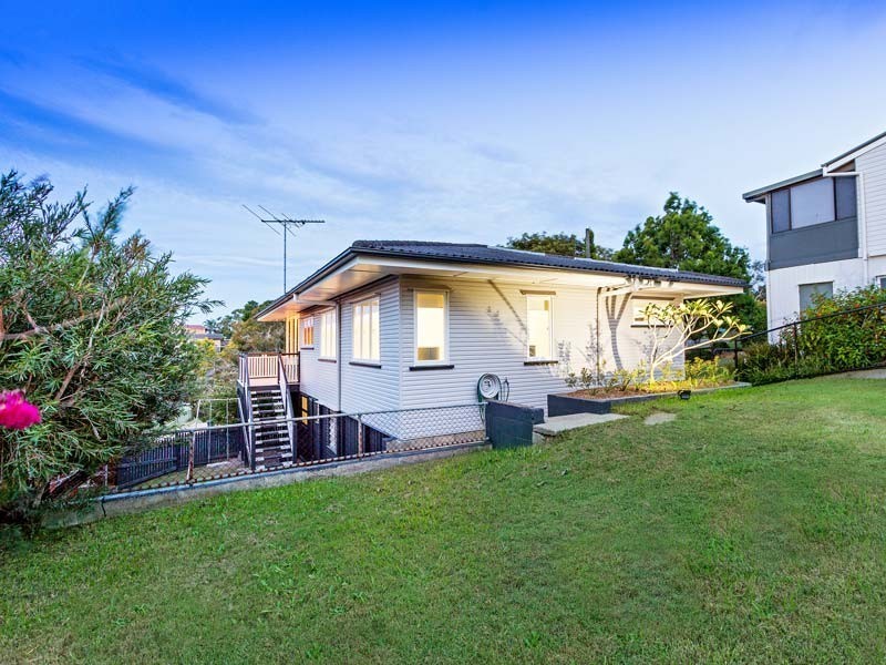 18 Kingaroy Street, Stafford Heights QLD 4053