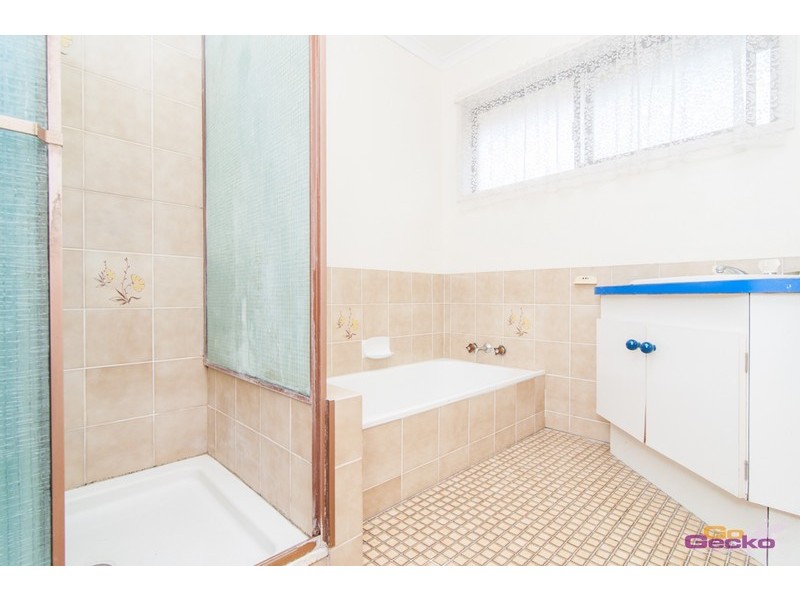 2 Whites Road, Chermside West QLD 4032