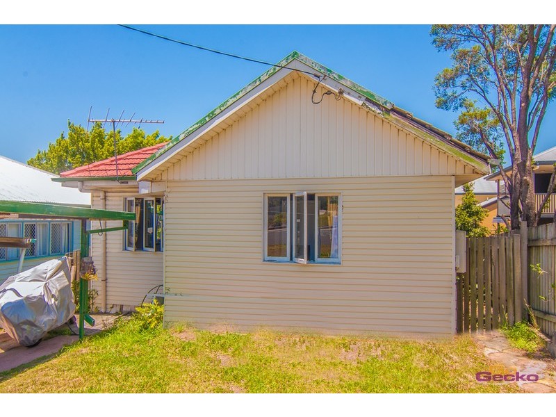 4 Rainey Street, Chermside QLD 4032