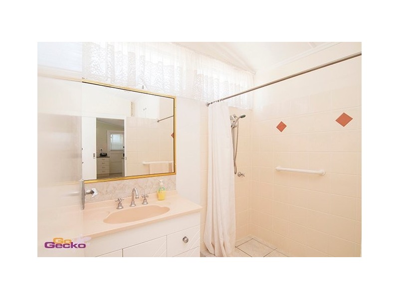 26 Allpass Pde, Shorncliffe QLD 4017